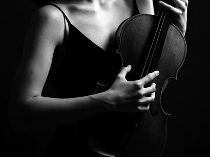 Mujer violinista