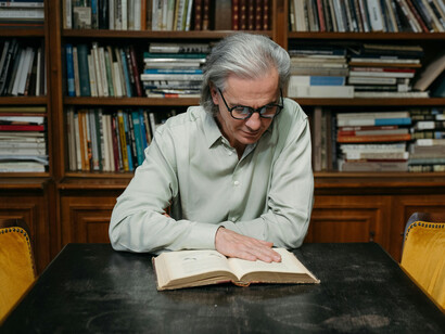 Sin una defensa activa de nuestras tradiciones, lenguajes y espiritualidades, la cultura corre el riesgo de ser absorbida por la lógica algorítmica