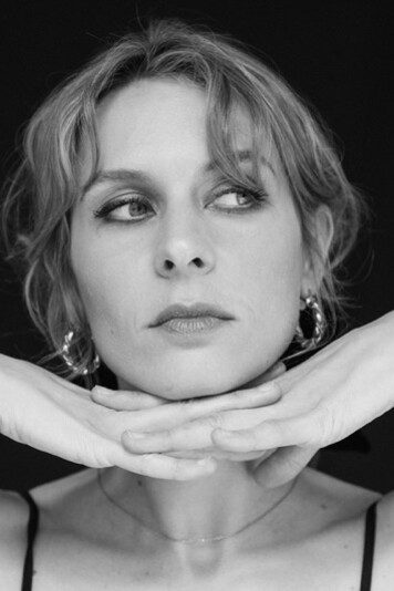 Lo sguardo di Elena Radonicich. Come affrontare il prossimo ruolo? L’attrice ammette di cambiare continuamente idea sul modo di interpretare un personaggio, © Alessandro Cantarini