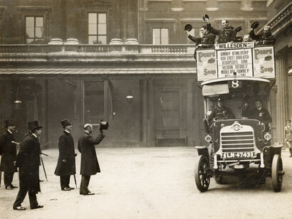 King George V raises his hat to ASC veterans on B43 at Buckingham Palace Feb 1920