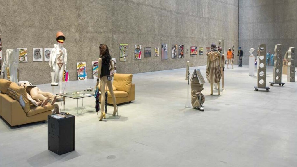Isa Genzken. Courtesy of König Galerie