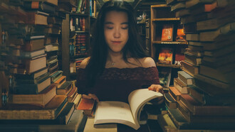 Libri. Sempre più giovani si avvicinano alla lettura, questo è un dato di fatto. Molte sono le manifestazioni e gli eventi che li vedono protagonisti