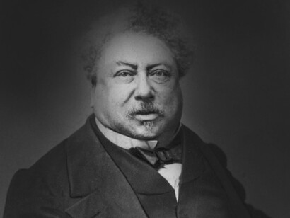 Alexandre Dumas padre, autore del romanzo storico più famoso dell’Ottocento, ovvero I tre moschettieri 