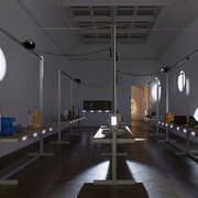 Neïl Beloufa, Humanities, Ausstellungsansicht. Mit freundlicher Genehmigung der Kunsthalle Basel