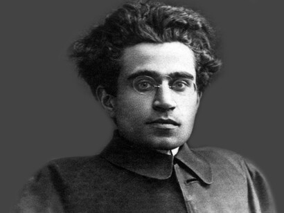 Antonio Gramsci, uno de los más destacados teóricos del marxismo por sus aportes en conceptos como hegemonía cultural, bloque hegemónico y posmodernismo en relación con la sociedad de consumo