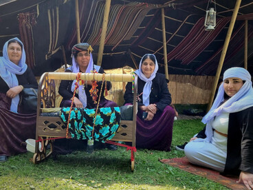 12 juin 2022 : Des Yézidis kurdes d'Irak devant leur tente lors de la « Journée de la Basse-Saxe » à Hanovre