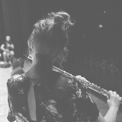 Mariasole De Pascali, autrice del disco "Fera". Che cosa è necessario? Urgente può essere anche il silenzio. Nella mia esperienza, sono una musicista che tende a sottrarre più che ad aggiungere alla musica