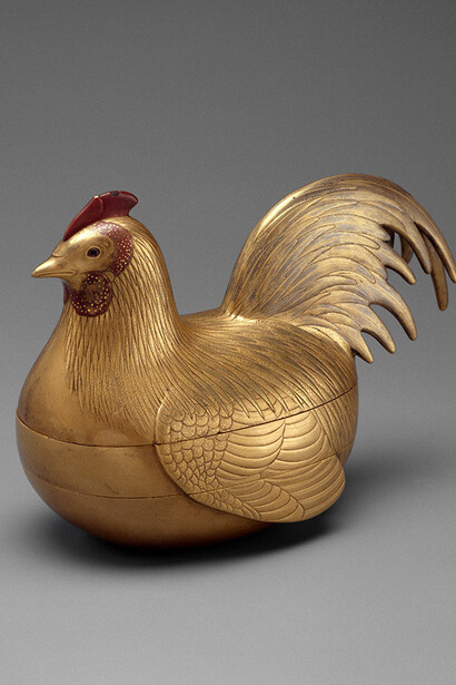 Hen-shaped Tiered Box, Japanese, Edo period, late 17th–mid-18th century, lacquer. Musée national des Châteaux de Versailles et de Trianon. Photo: Thierry Ollivier. © RMN–Grand Palais/ Art Resource, NY