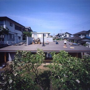Tezuka Architects (Takaharu + Yui Tezuka), Roof House, 2001 © Katsuhisa Kida/FOTOTECA. Courtesy of Maxxi