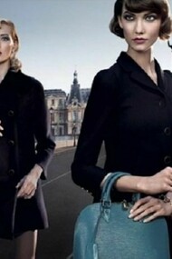 Girls with a bag colletion in Paris