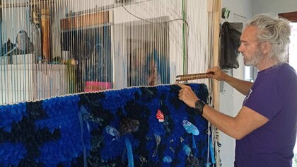 Federico Soffiato a lavoro nel proprio laboratorio