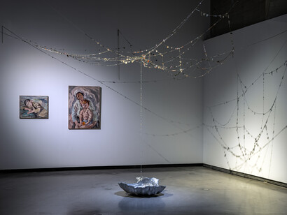Varios artistas, La picadura de la tarántula: sur y folclore, vista de exhibición. Cortesía del Centro Andaluz de Arte Contemporáneo