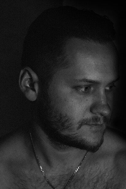 Marcelo aceptaba la realidad que conocía, no se rebelaba ni exteriorizaba su rabia, la hundía en sí mismo