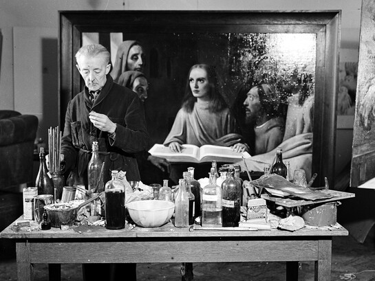 Han van Meegeren nel suo studio nel 1945