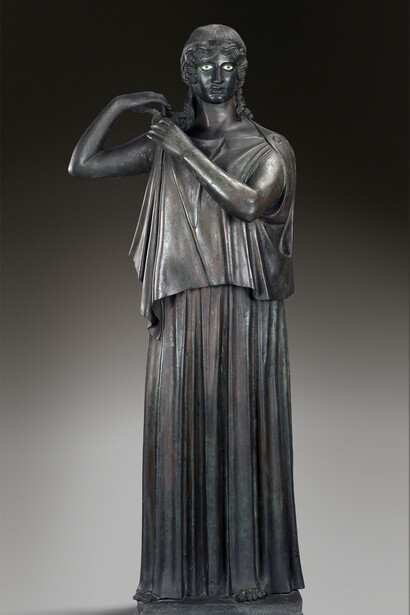 Woman fastening her peplos
Bronze
Herculaneum
Museo Archeologico Nazionale di Napoli (MANN)
Photo Luigi Pina
