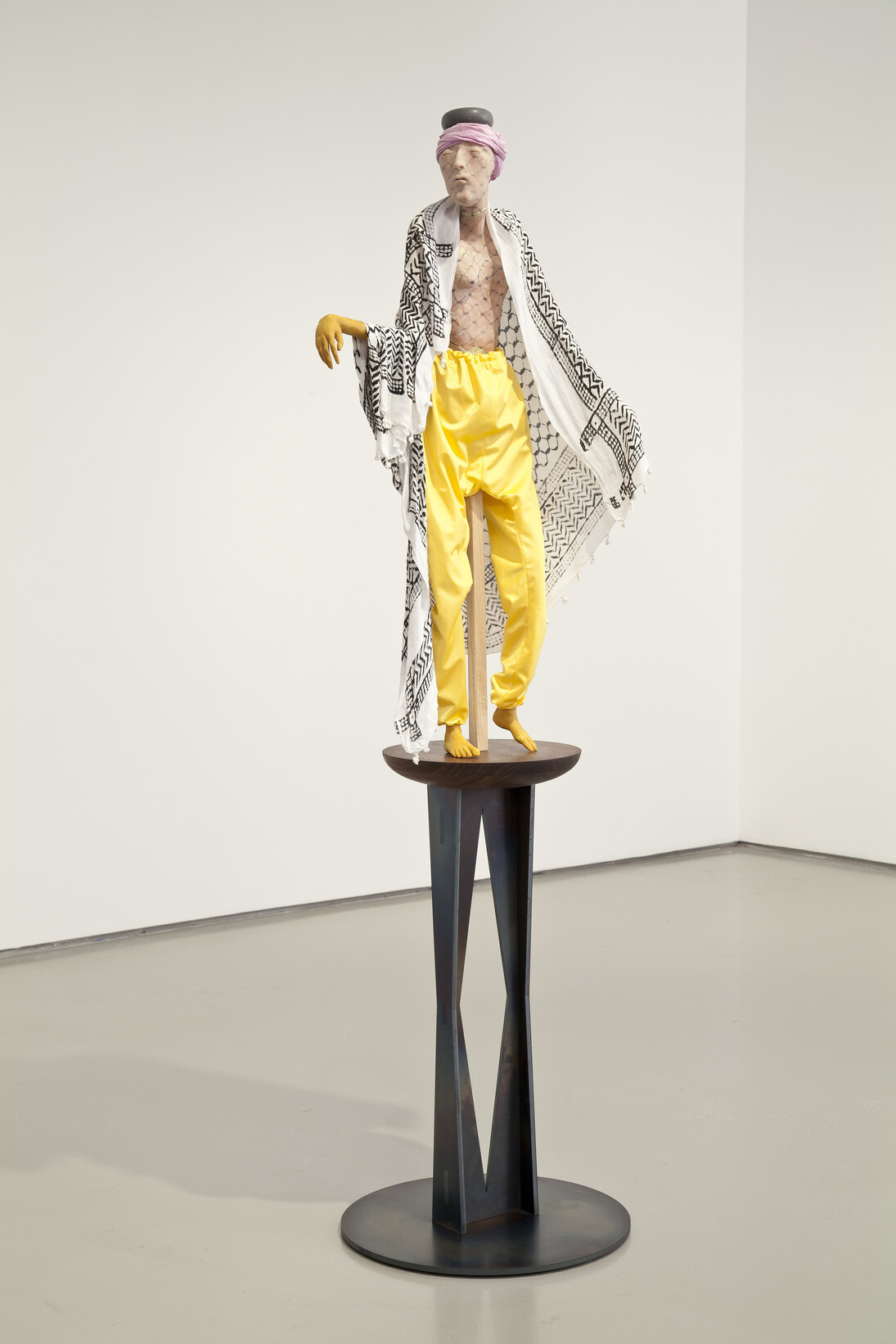 Francis Upritchard. Nincompoop, 2011, modelling material, foil, wire, paint, cloth, 99 x 58 x 24 cm.