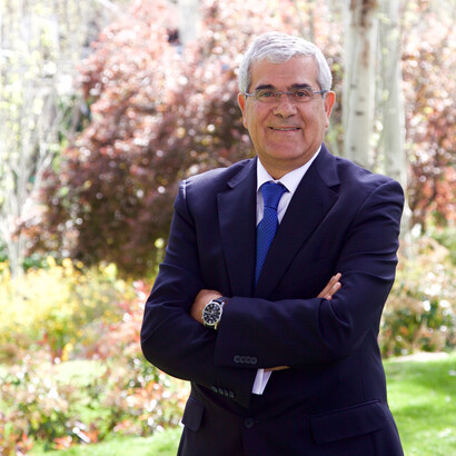 Tomás Abadía Vicente, condecorado con la de Orden de Mayo de Argentina, Simón Bolívar de Bolivia, Amador Guerrero de Panamá, y las llaves de las ciudades de San José de Costa Rica y de Panamá