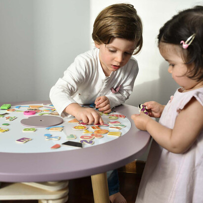 Bambini giocano su MUtable