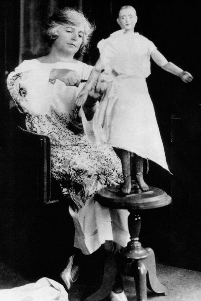 Madeleine Vionnet in atelier