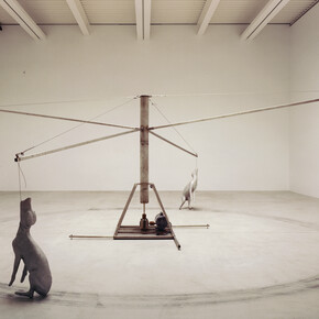 Carousel (Stainless steel version), 1988, Stainless steel, cast aluminum, polyrurethane foam, electric motor © Bruce Nauman / ADAGP, Paris 2015, Photo courtesy Glenstone