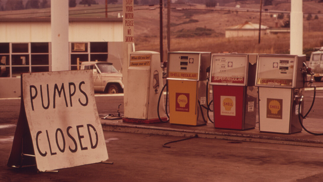 Letrero en una gasolinera en la Interestatal 5 en Sutherlind, Oregón, Estados Unidos, durante la crisis del petróleo de octubre de 1973