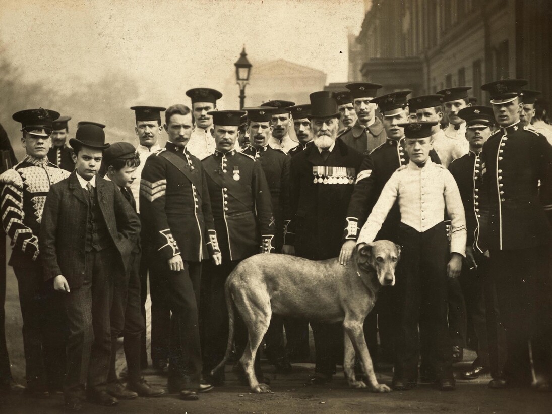 Christina Broom, Group photograph with Irish Guards on St Patrick’s Day, Wellington Barracks, 1908 © Museum of London