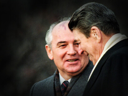 Mijaíl Gorbachov, expresidente de la URSS, y Ronald Reagan, expresidente de los Estados Unidos de América