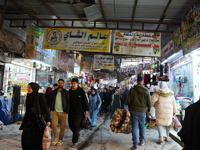 Un mercado capaz de convivir con la distancia: un mercado del cuidado. No es una entidad abstracta.  
Vida cotidiana y tiendas tradicionales en el  mercado de Majidiya (Ras al-Jisr), ciudad de Kirkuk, Irak