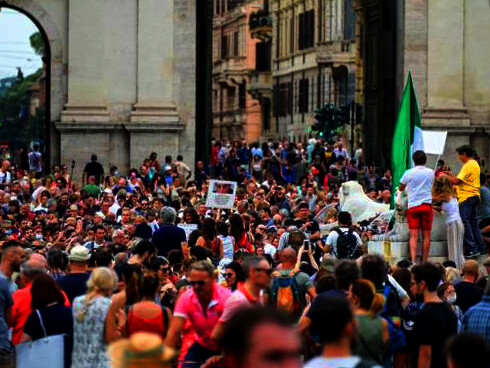 Manifestazioni in tutta Italia contro il Green Pass