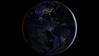 Fotografía nocturna de la Tierra elaborada por la NASA. Las luces que atraviesan continentes y océanos muestran que, pese al auge de los nacionalismos, el mundo sigue siendo una red interdependiente imposible de fragmentar