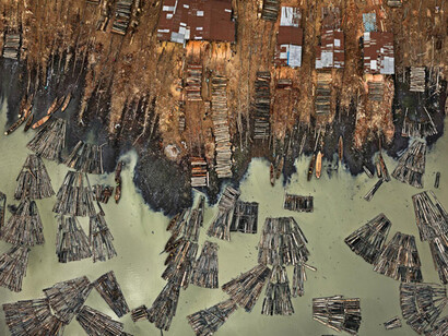 Edward Burtynsky
Saw Mills #1, Lagos, Nigeria 2016
photo © Edward Burtynsky, courtesy Admira Photography, Milan / Nicholas Metivier Gallery, Toronto
