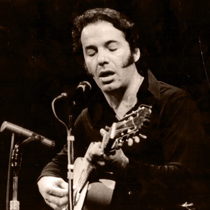 Óscar Chávez, fue conocido por sus canciones de protesta, dirigidas principalmente contra el gobierno y la derecha