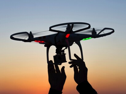 Un dron a punto de despegar
