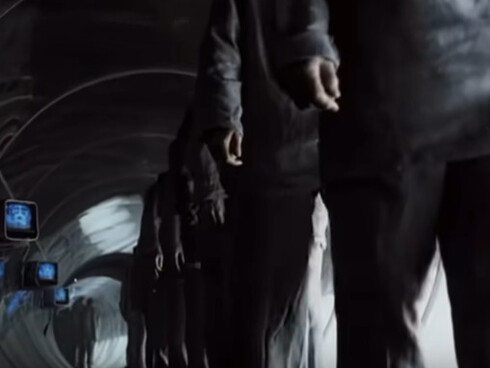 L'annuncio segnava il lancio del primo computer Macintosh, presentandolo come una macchina che avrebbe liberato le persone dalla tirannia dei sistemi chiusi, in particolare quelli di IBM, allora leader del settore