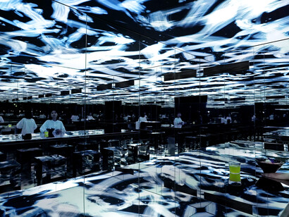 Reversible Rotation-Non-Objective Space, teamLab Planets Tokyo © teamLab