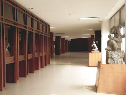 Instalaciones de la biblioteca de la Universidad Nacional de Venezuela. Los debates y las charlas académicas permiten integrar principios éticos en la formación política y personal