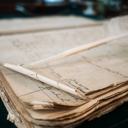 La richiesta di novità che permea ogni ambito culturale [...] ha instaurato un meccanismo per cui tutto ciò che precede l’anno 2000 appare improvvisamente incapace di offrire strumenti interpretativi utili