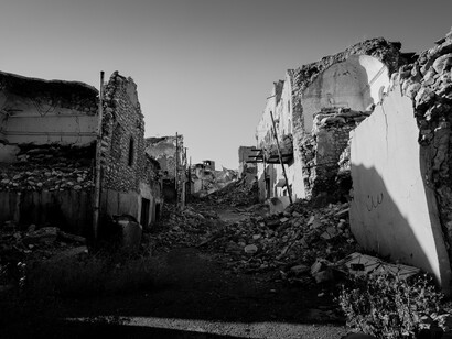 Macerie: vorrei poter magicamente creare un flusso di energia positiva e di luce che faccia da contraltare a questa realtà che perviene a noi attraverso media e social