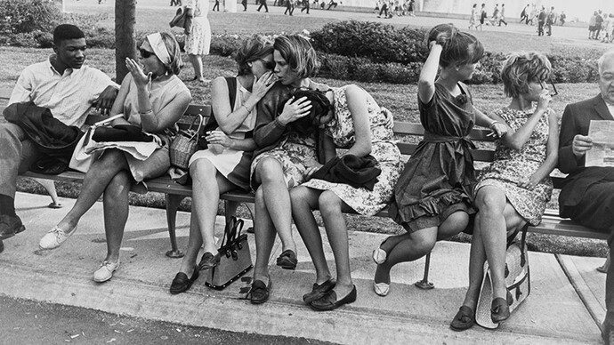 Garry Winogrand, World’s fair (detail), New York City, 1964 (printed 1981). Gelatin silver print, 11× 14 in. (27.9×35.6
cm). Ruth and Elmer Wellin Museum of Art at Hamilton College, Clinton, NY. Gift of James, Class of 1980
and Georganne Garfinkel. © The Estate of Garry Winogrand, courtesy Fraenkel Gallery, San Francisco