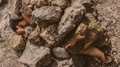 Nathalie Mba Bikoro. The Burial. 2015. Norogachi, Mexico. Photo: Luis Lujaàn