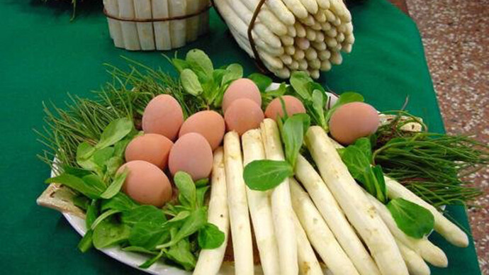 Asparagi e uova, di Amedeo Sandri e Maurizio Falloppi