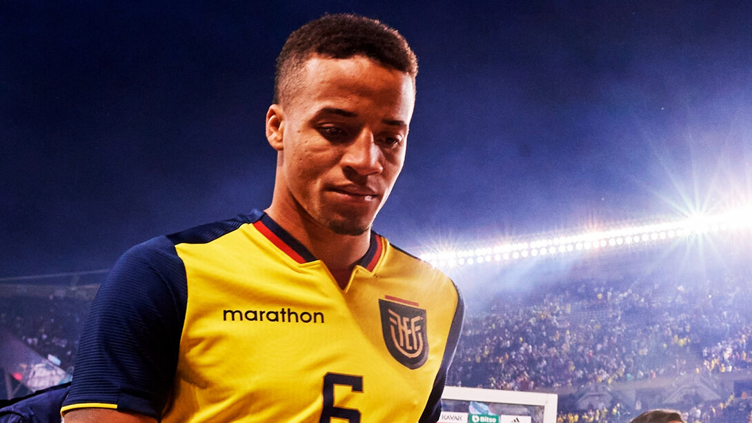 Byron Castillo Segura es un futbolista ecuatoriano.​ Juega de defensa o centrocampista y desde 2021 es internacional con la selección de Ecuador.