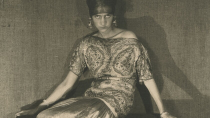 Peggy Guggenheim in un ritratto di Man Ray
