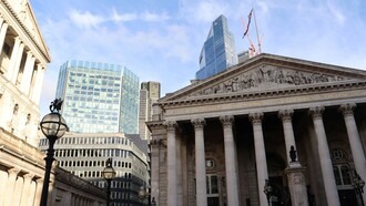 La Bank of England è la banca centrale del Regno Unito, fondata nel 1694. In foto la facciata della Bank of England, Londra, UK