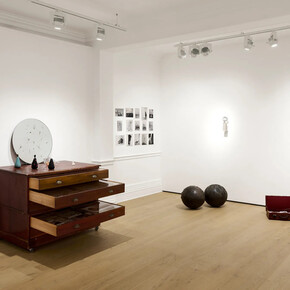 The studio of Felicity Powell, exhibition view. Courtesy of Richard Saltoun Gallery 