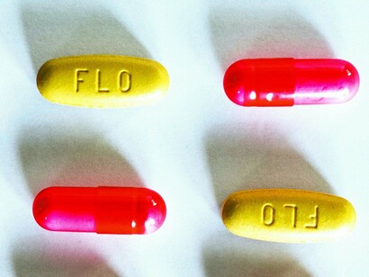 Os preços aplicados nas farmácias privadas na venda de certos medicamentos, relativamente aos preços aplicados nas farmácias públicas são altos, o que se reflecte no bolso do cidadão de classe baixa que não consegue comprá-los