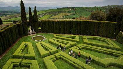 Il labirinto del giardino della Foce in Val d’Orcia