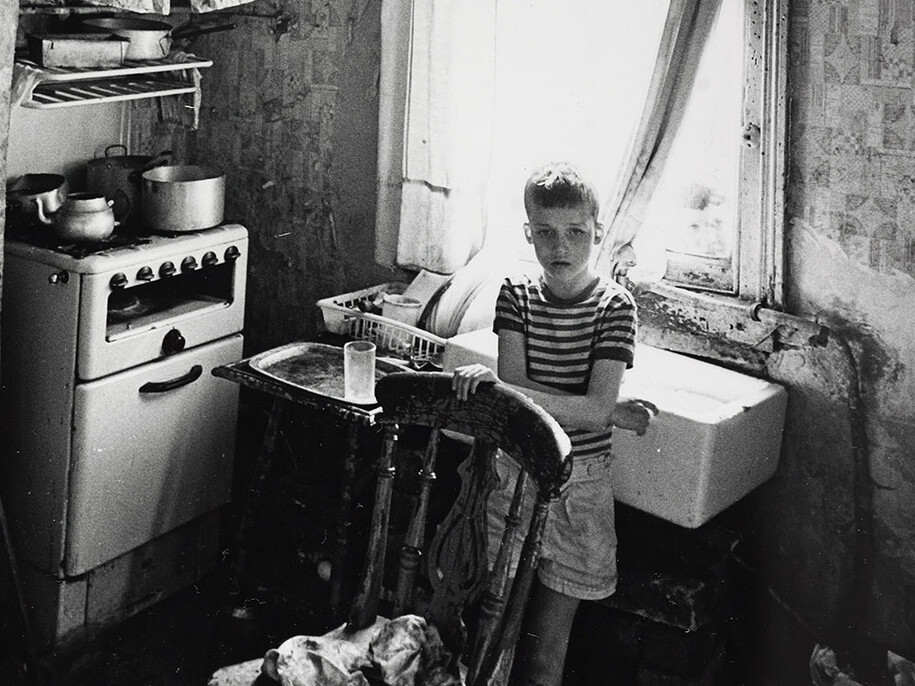Kitchen of slum house, Birmingham Duddleston, August 1970 © Nick Hedges / National Media Museum, Bradford (detail)