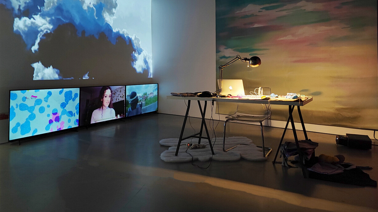 Exposição "Feminino de Ninguém", no Espaço Mira. Desafiar os limites convencionais da física, investe no ser humano a capacidade de redefinir e apurar os sentidos da sua imaginação mais anamórfica