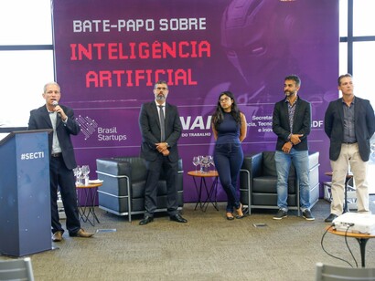 Palestra promovida pelo SENAI apresenta avanços da inteligência artificial em diferentes áreas em São Paulo, 2024. A maioria das pessoas conhece a inteligência artificial porque ela impulsionou muitas inovações em diferentes setores. Para entender completamente sua amplitude, precisamos reconhecer que IA é um nome genérico para a capacidade dos computadores de executar funções cognitivas como pensar, aprender, resolver problemas e tomar decisões que exigem inteligência humana